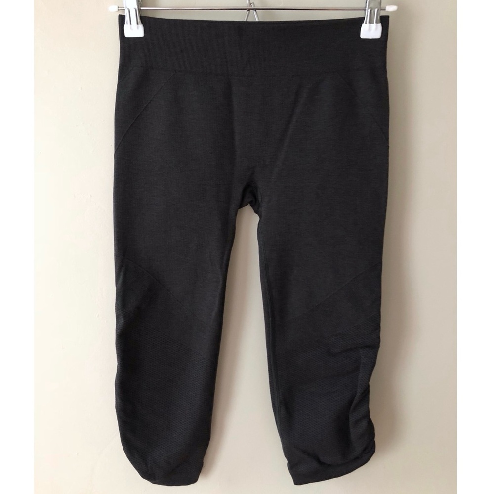 Ivivva • 12 (Girl) • Grey Breathe Love Crop Leggings